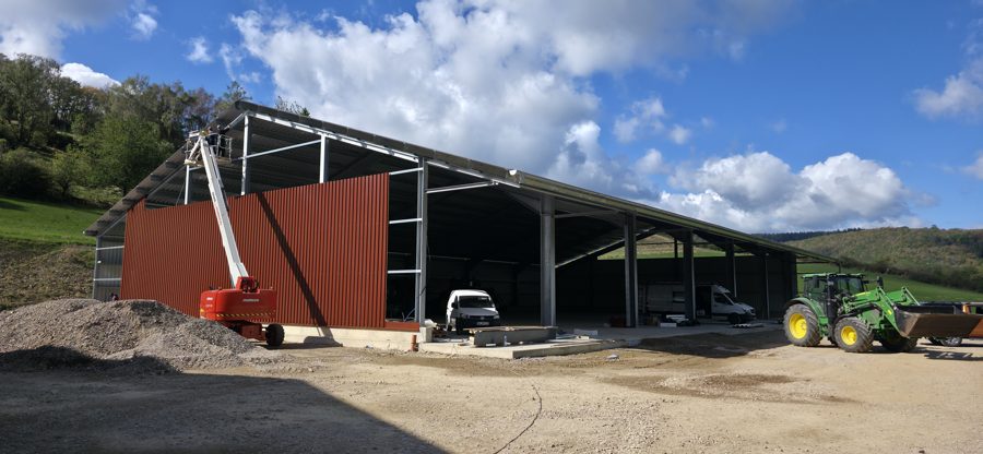 Strohlagerhalle mit 4 m Kragarm in Heckenbach