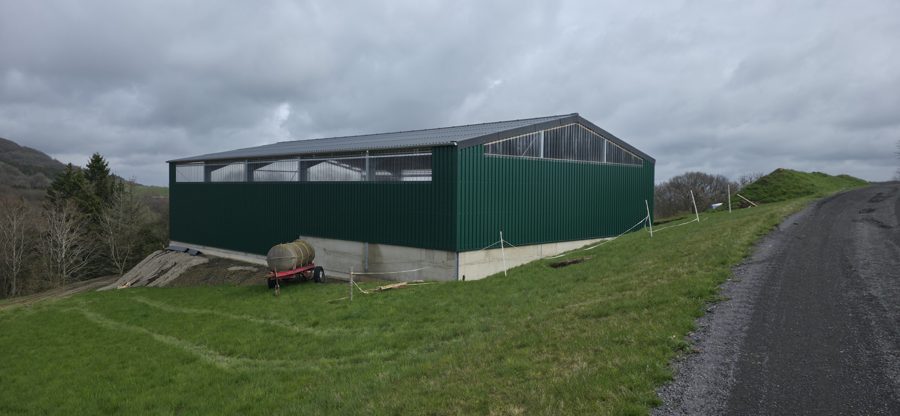 Mehrzweckhalle mit Lichtband und Lichtdreieck in Heulingshof