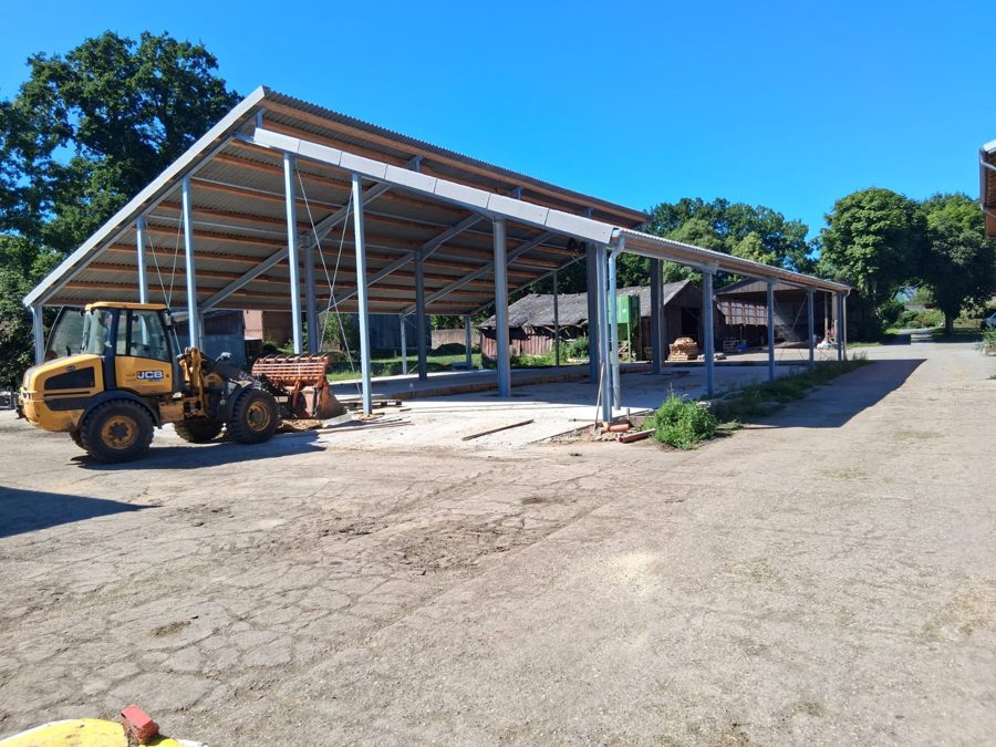 Offene Mehrzweckhalle in Huje